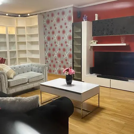 Chalet 300m Compostilla, Museo, Futbol *